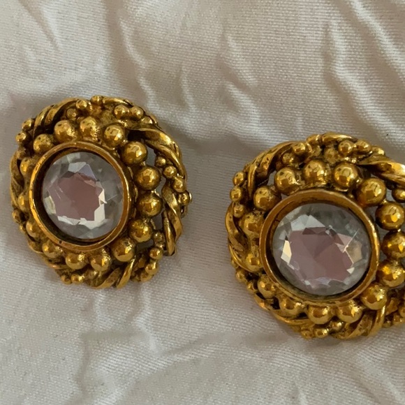 VINTAGE CHANEL CLIP EARRINGS - Picture 8 of 14